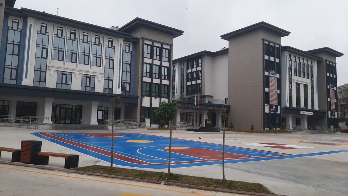 Eyüpsultan Kız Anadolu İmam Hatip Lisesi 1